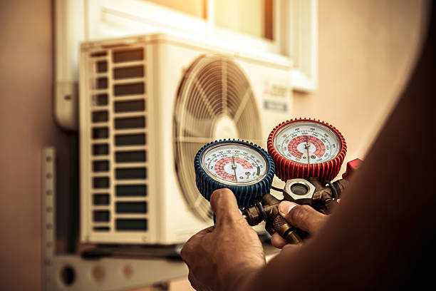 Professional Hvac Installation technician working in Lincoln, RI